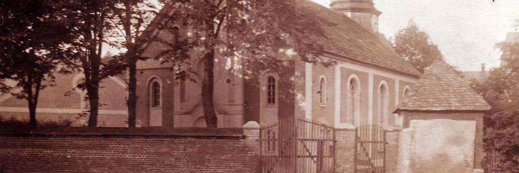 Außenansicht der Rödlitzer Kirche